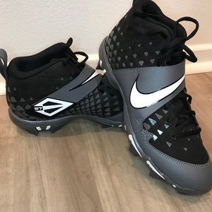 Baseball cleats